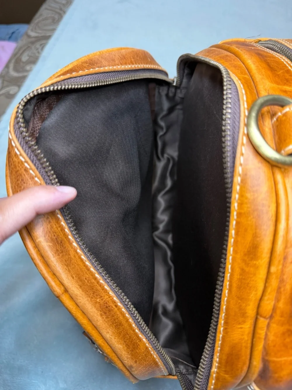 Aaron Leather Goods travel style